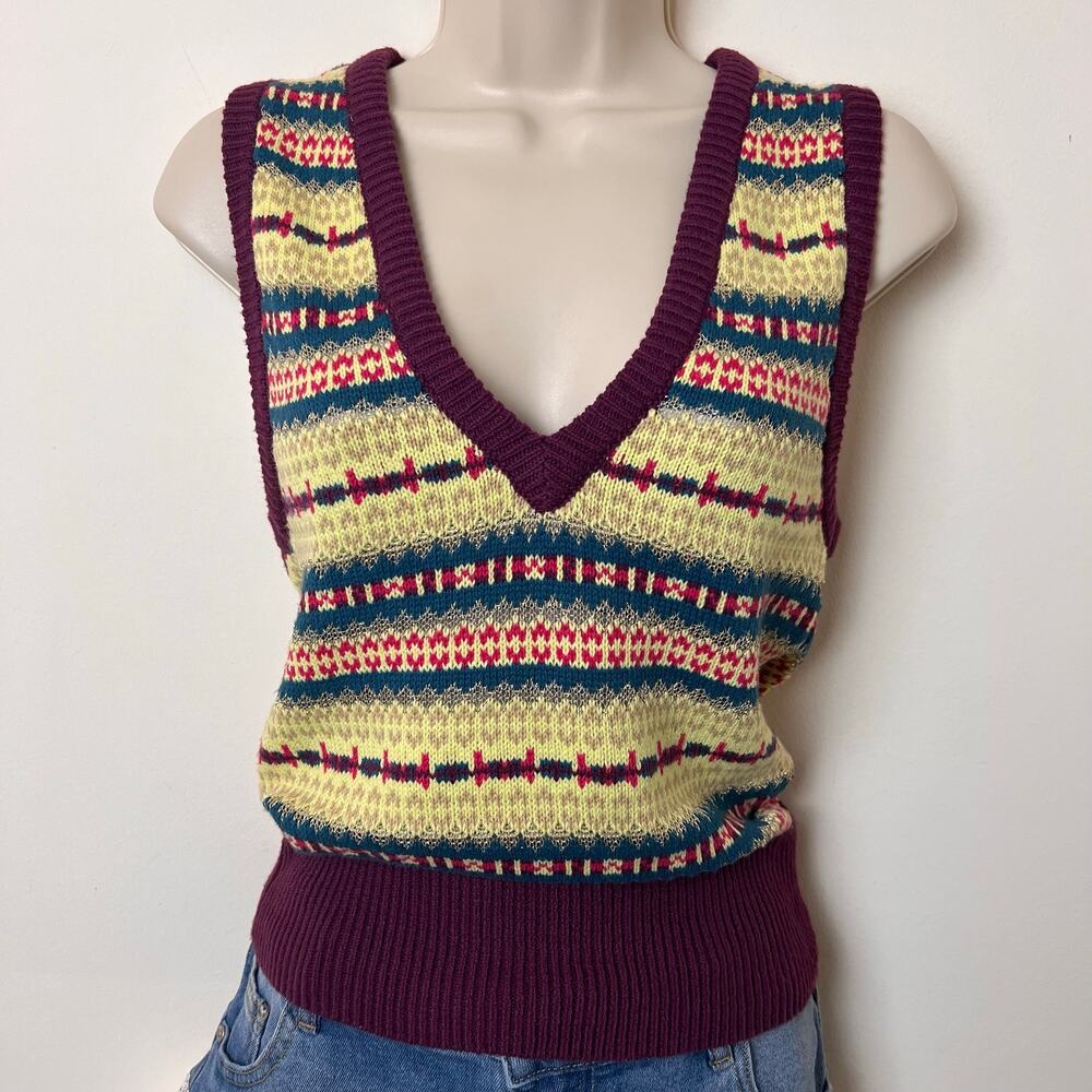 Urban Outfitters Light Yellow Burgundy V‑Neck Printed Sweater Vest Small